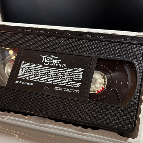 Disney The Tigger Movie VHS with Extras - Picture 6 of 6